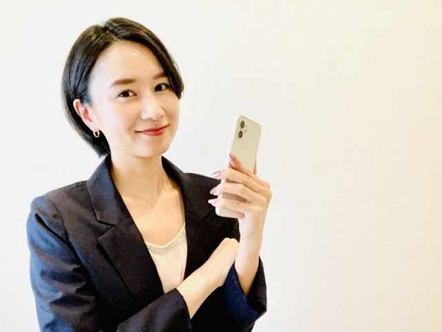 電話が終了したビジネスウーマン