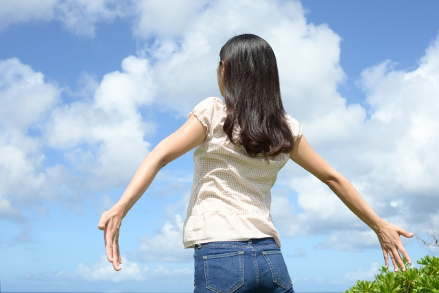 女性後ろ姿